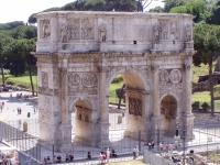 p6160028 <a href=../../../rome-notes.html#archconst>The Arch of Constantine</a>, from the
Colosseum.