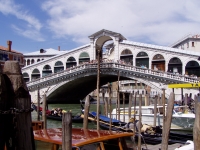p6060026 Ponte Rialto, a main bridge in Venice.