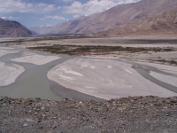 p6240209 Shayok river and the Saltoro range